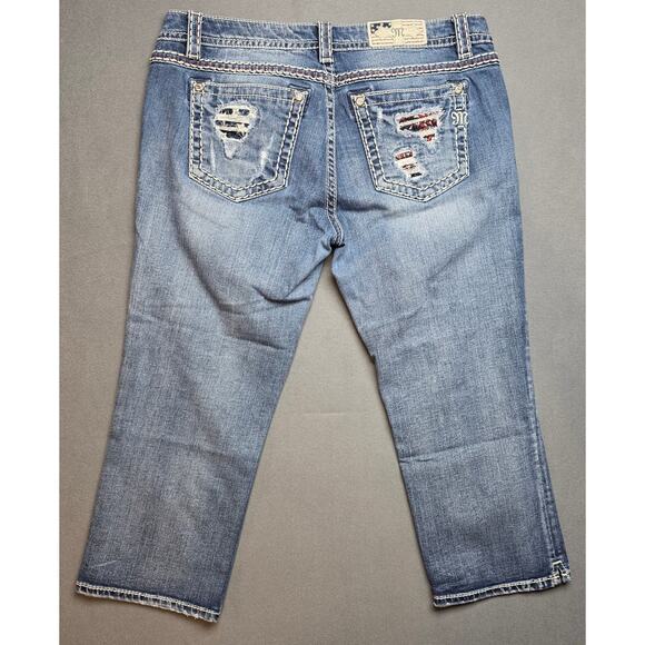 Miss Me Cuffed Capri Women Jeans 36 Capri Distressed Red White Blue Embroidered - Picture 1 of 10